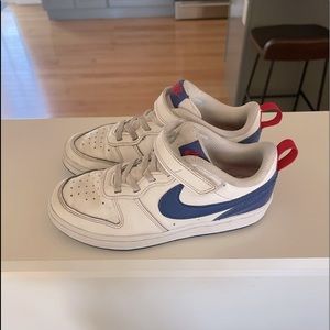 Boys Youth Sz. 1 - Nike Court Borough Low Top Sneaker